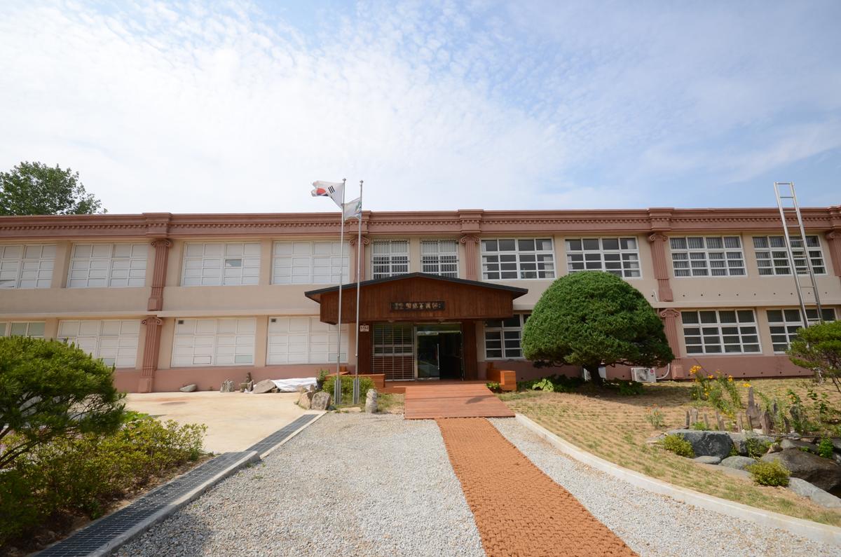 a896a7ebb51bc0e43a45d3b953fdbf19_1758115502_07.jpg a896a7ebb51bc0e43a45d3b953fdbf19_1758115502_07.jpg