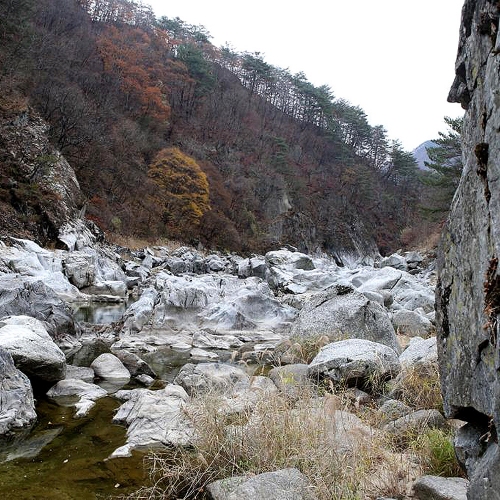 미산계곡용바위