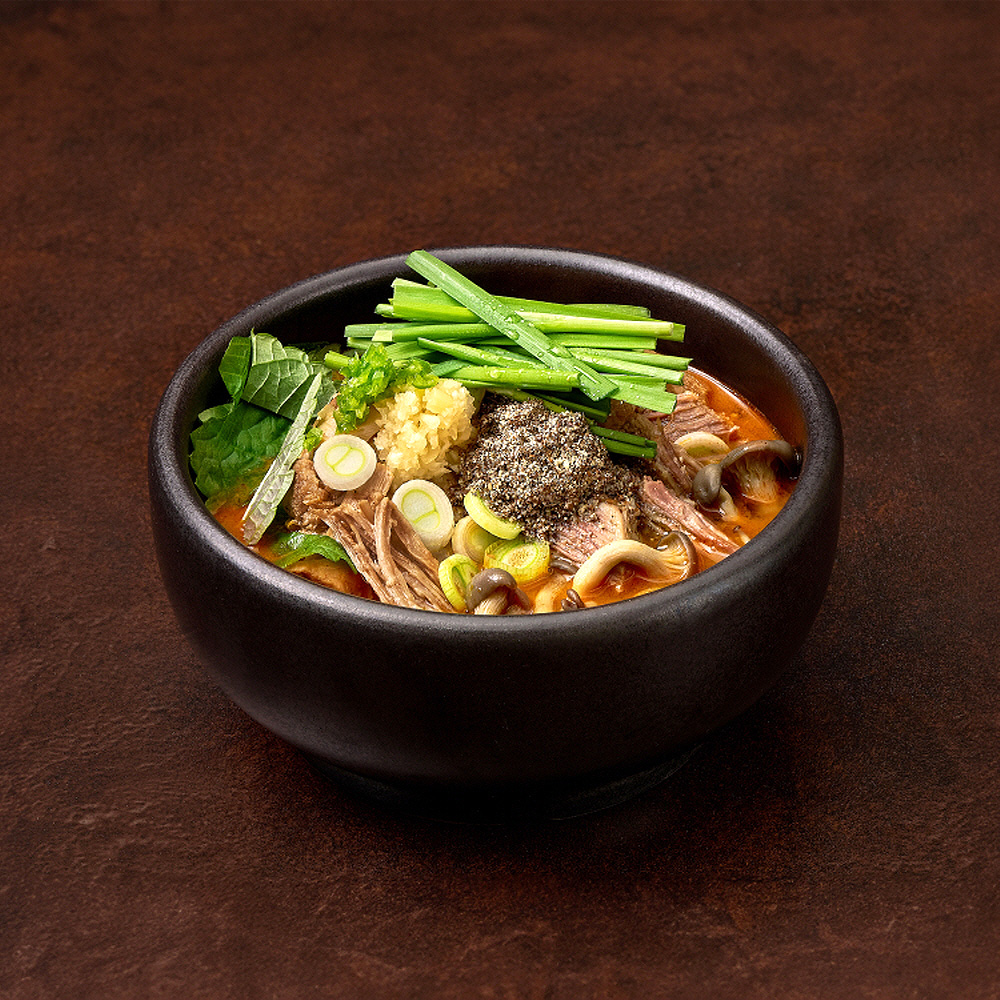 본흑염소능이삼계탕