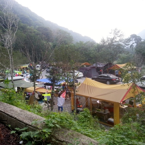 별삼킨별캠핑장