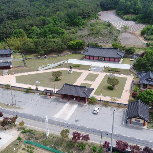 운강이강년기념관