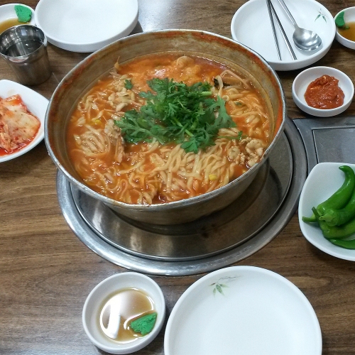 윤금자모리칼국수