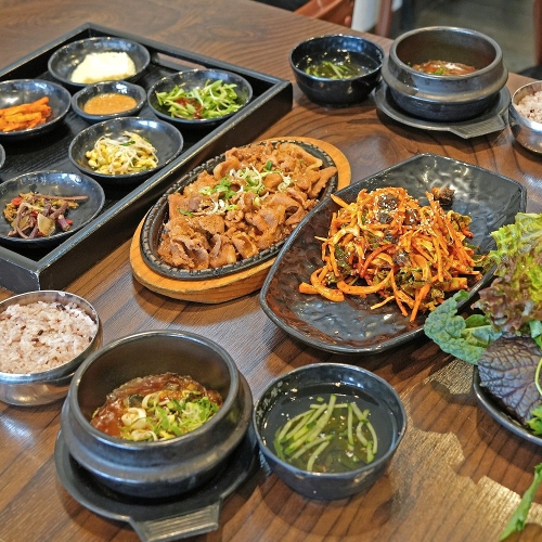 웰빙황토우렁이쌈밥